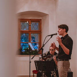 Zväčšiť fotografiu - Múzy ich spojili v dubnickom kaštieli - TSK_POSPB_Múzy nás spájajú_mini-3